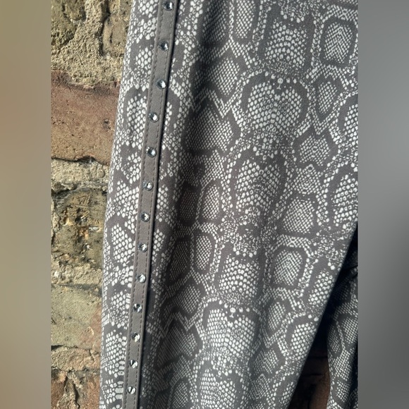 Gray Snake Print Leggings - Picture 6 of 6